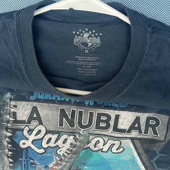 Jurassic World Blue Graphic T-Shirt Isla Nublar Lagoon Universal Studios XL GUC - Picture 13 of 17
